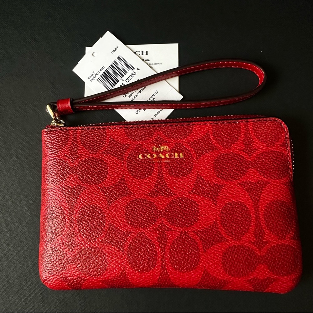 NWT Coach CAQ75 Corner Zip Wristlet In Signature Canvas In Gold/ Bold Red ❤️❤️